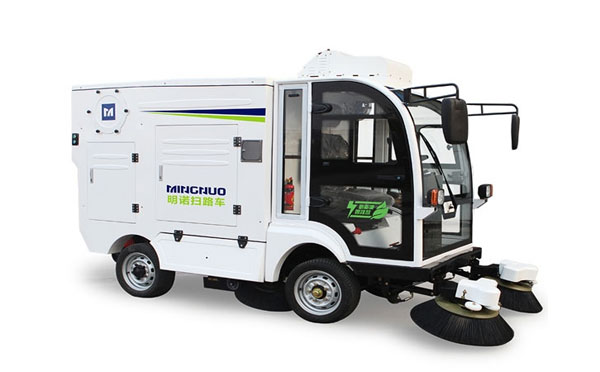 巴宜四轮扫路车MN-S1800配备240L标准垃圾桶